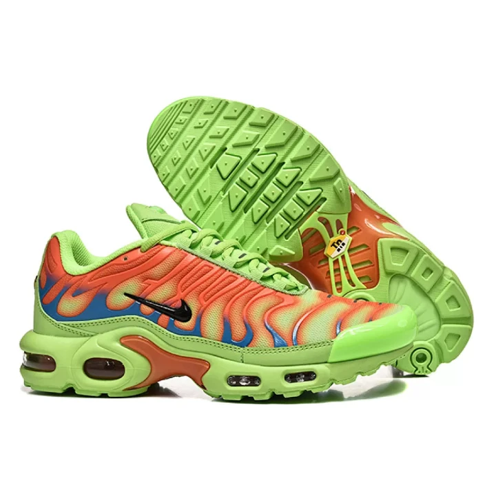 NIKE Air Max Plus X Supreme