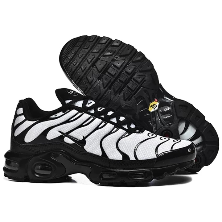 NIKE Air Max Plus "Oreo"