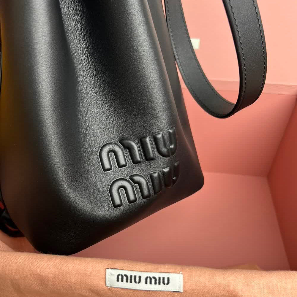 Sac Seau en Cuir MIU MIU