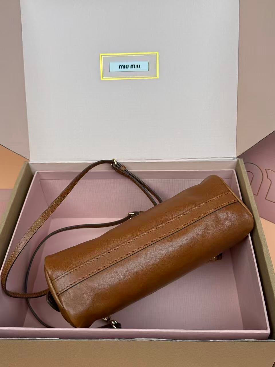 Pochette en Cuir MIU MIU