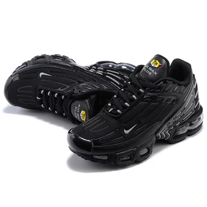 NIKE Air Max III "Black"