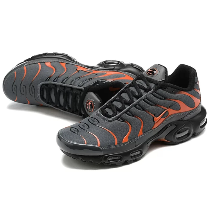 NIKE Air Max Plus