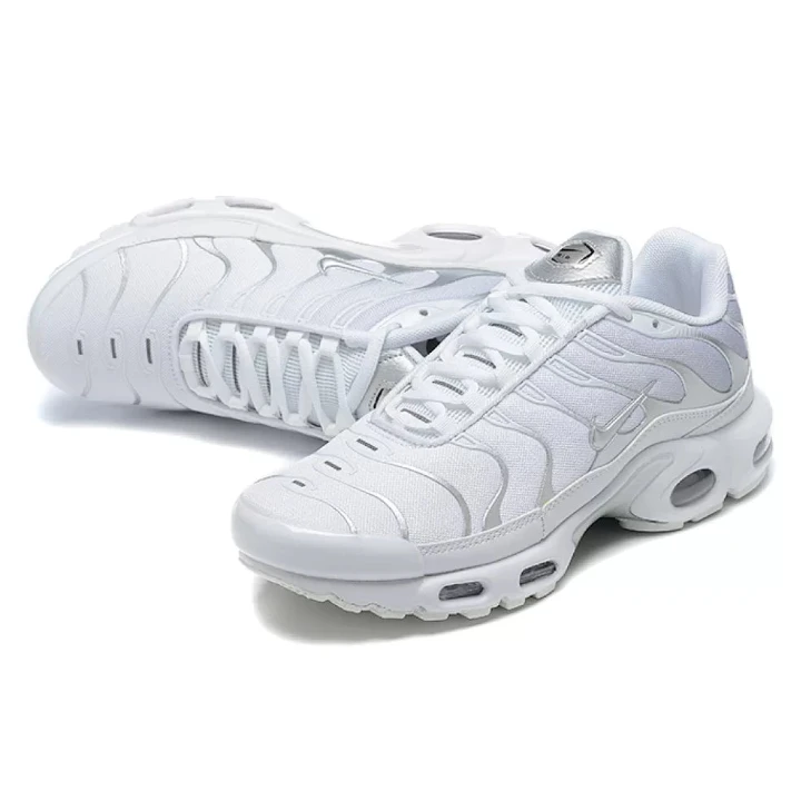 NIKE Air Max Plus "Metallic Silver"