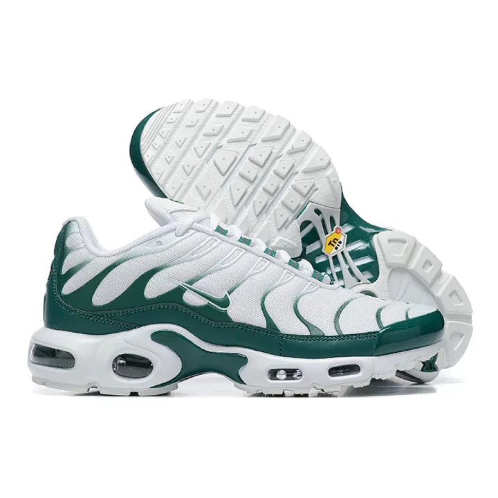 NIKE Air Max Plus X Lacoste