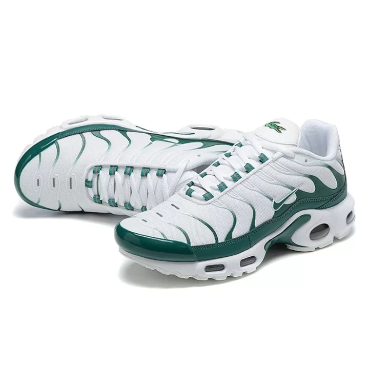 NIKE Air Max Plus X Lacoste