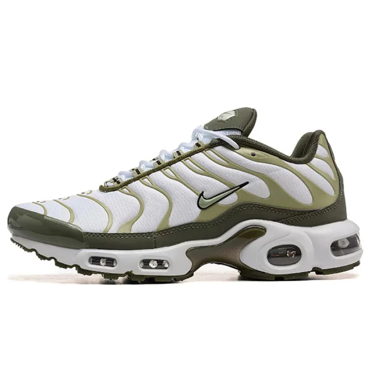 NIKE Air Max Plus