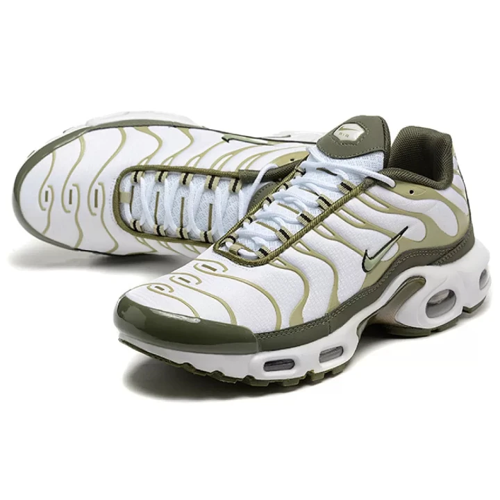 NIKE Air Max Plus