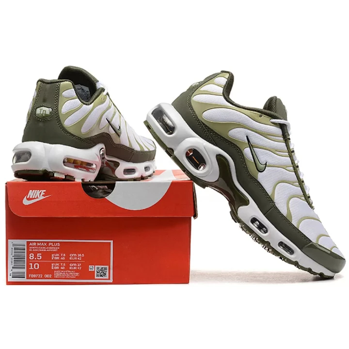 NIKE Air Max Plus