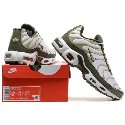 NIKE Air Max Plus