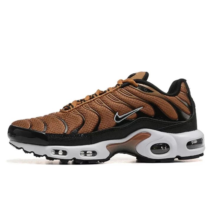 NIKE Air Max Plus