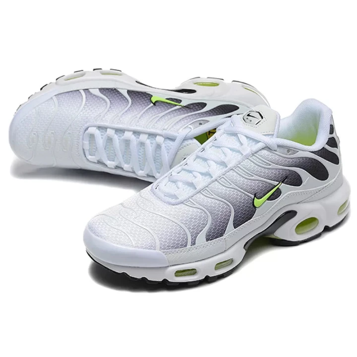 NIKE Air Max Plus