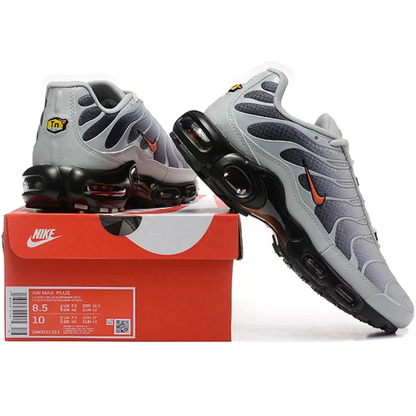 NIKE Air Max Plus