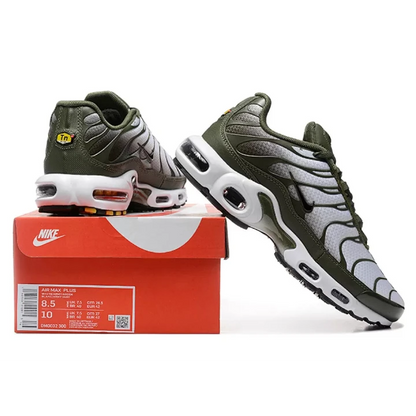 NIKE Air Max Plus
