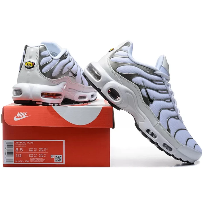 NIKE Air Max Plus