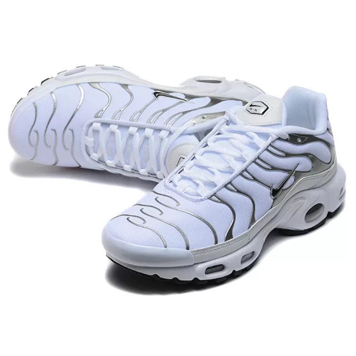 NIKE Air Max Plus