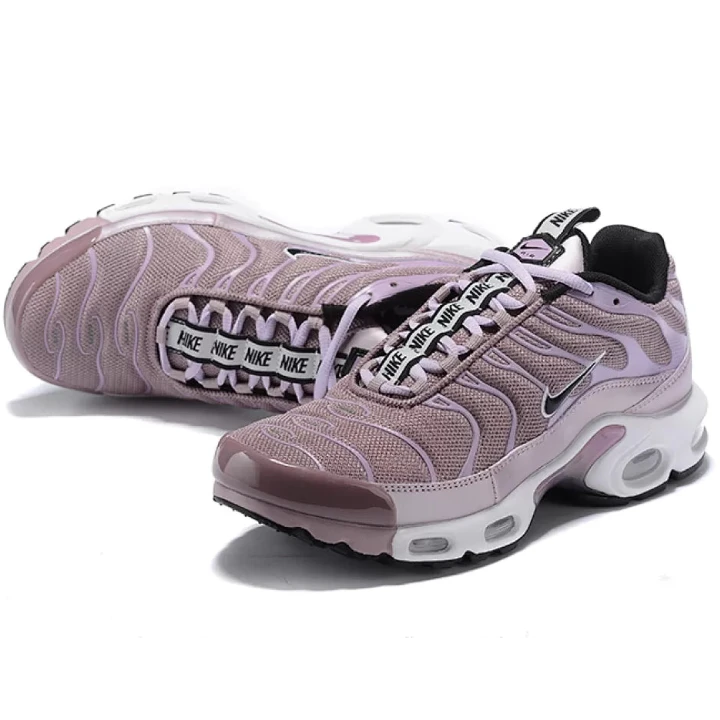 NIKE Air Max Plus