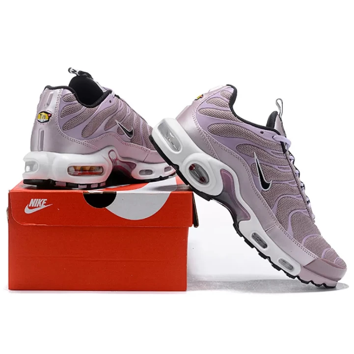 NIKE Air Max Plus