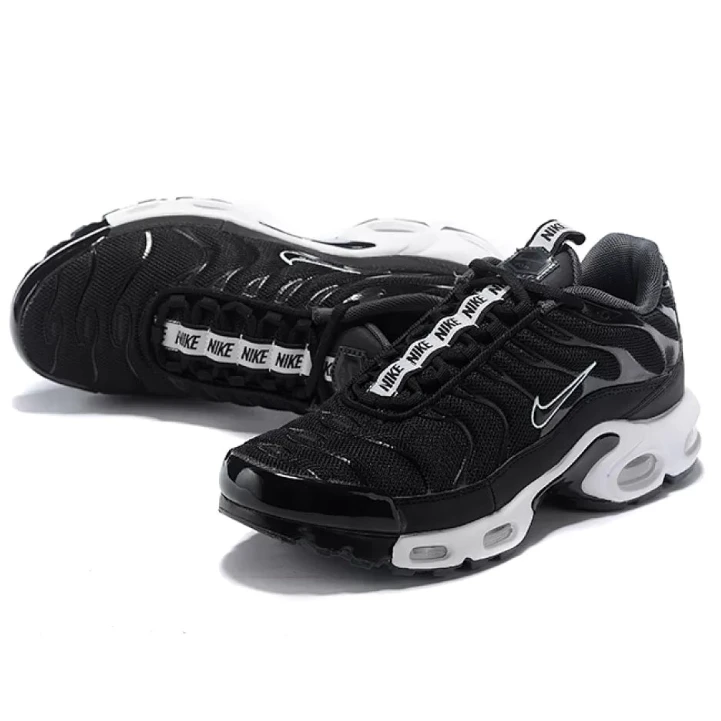NIKE Air Max Plus