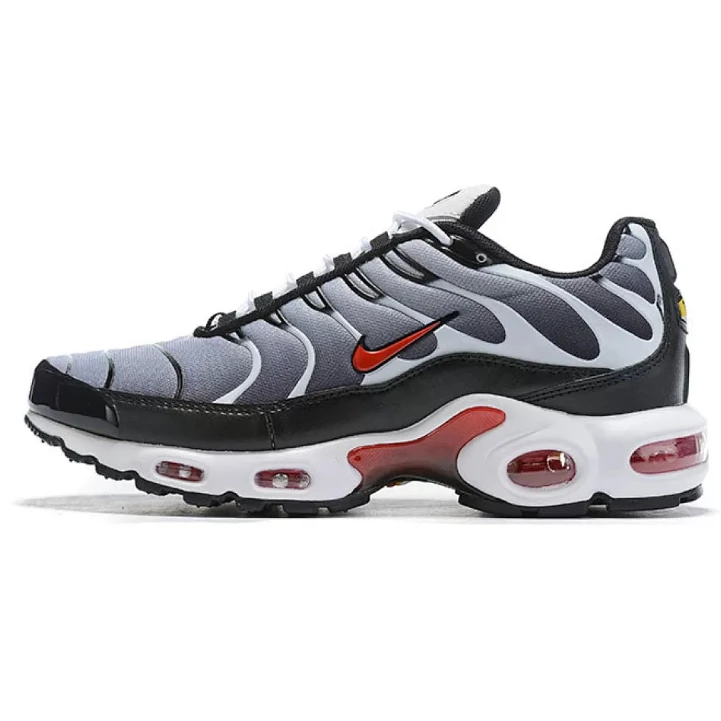NIKE Air Max Plus
