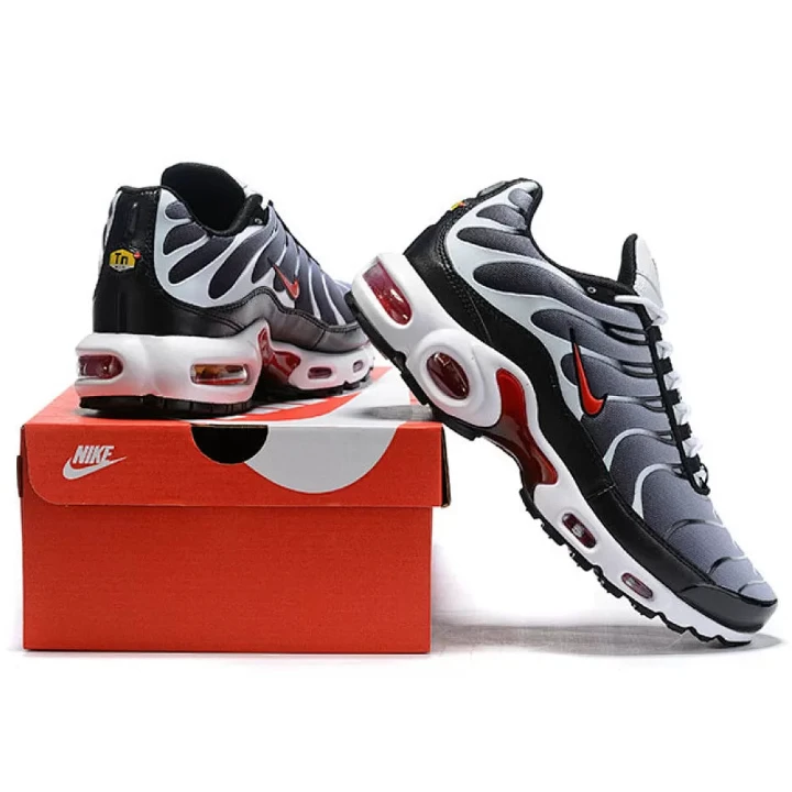 NIKE Air Max Plus