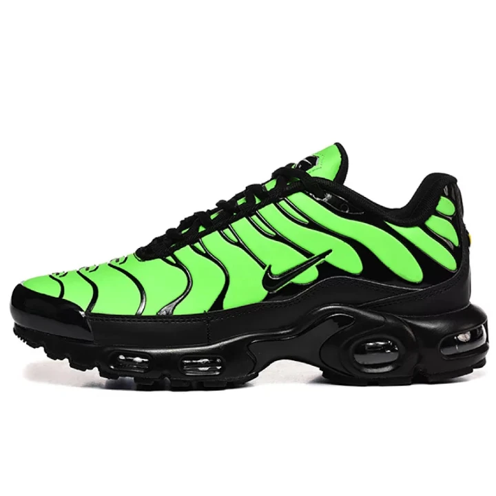 NIKE Air Max Plus