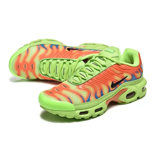 NIKE Air Max Plus X Supreme