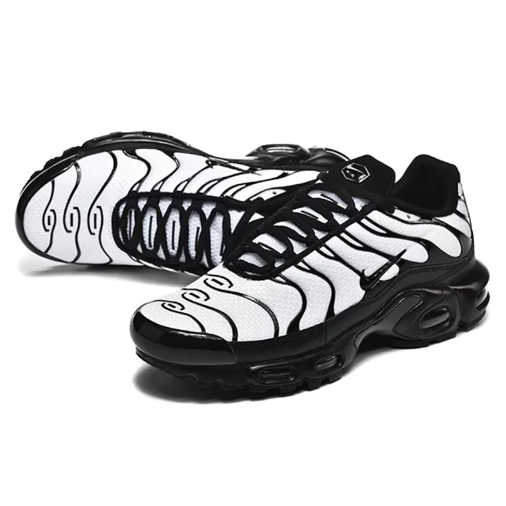 NIKE Air Max Plus "Oreo"