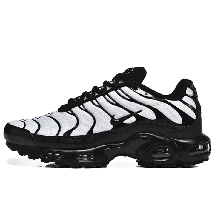 NIKE Air Max Plus "Oreo"
