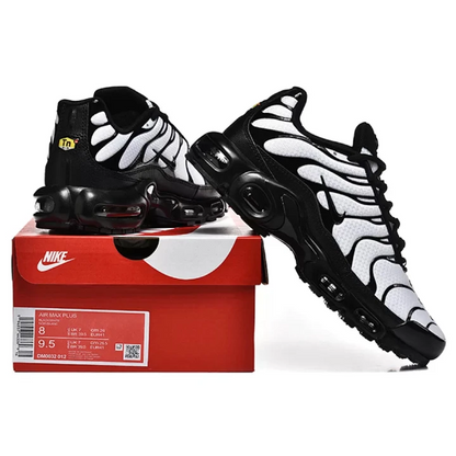 NIKE Air Max Plus "Oreo"