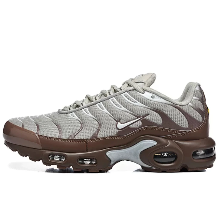 NIKE Air Max Plus