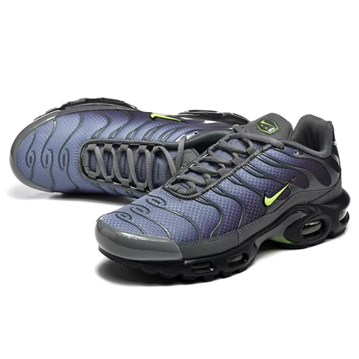 NIKE Air Max Plus