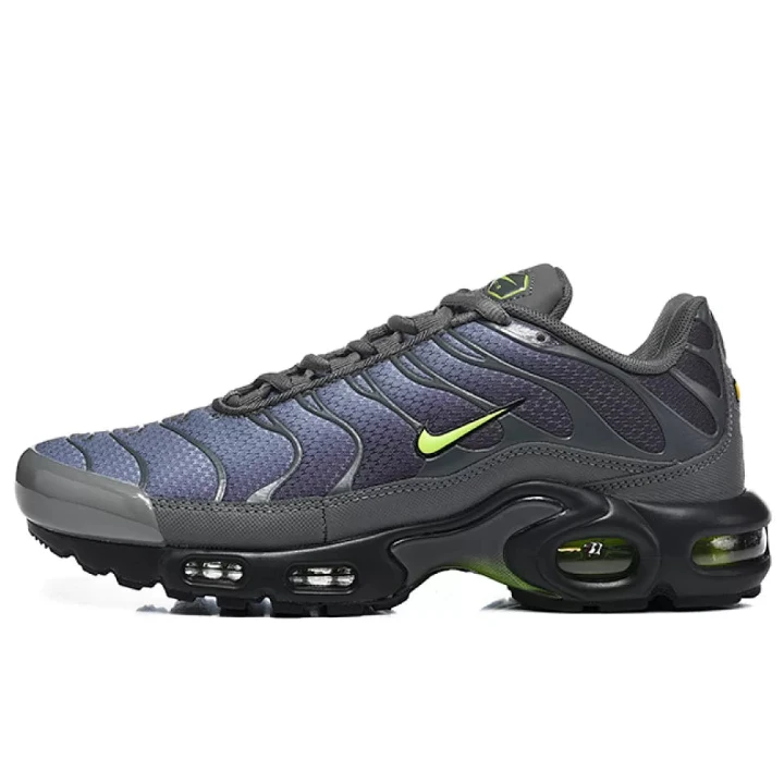 NIKE Air Max Plus
