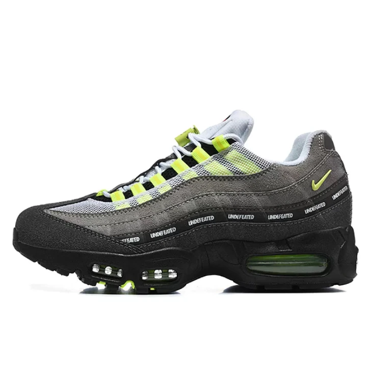 NIKE Air Max 95 X Undefeated