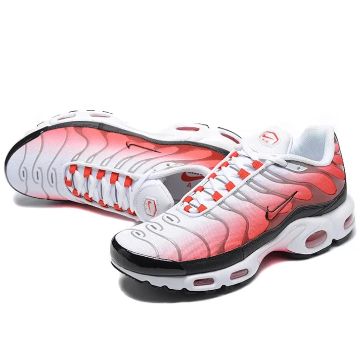 NIKE Air Max Plus