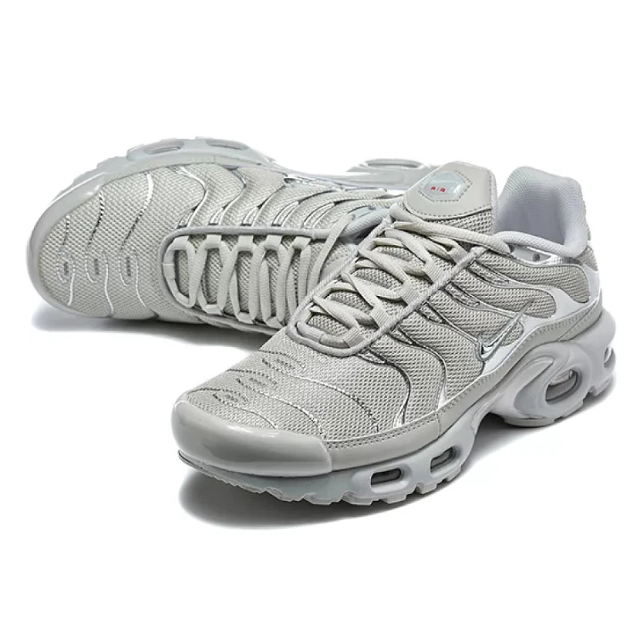 NIKE Air Max Plus