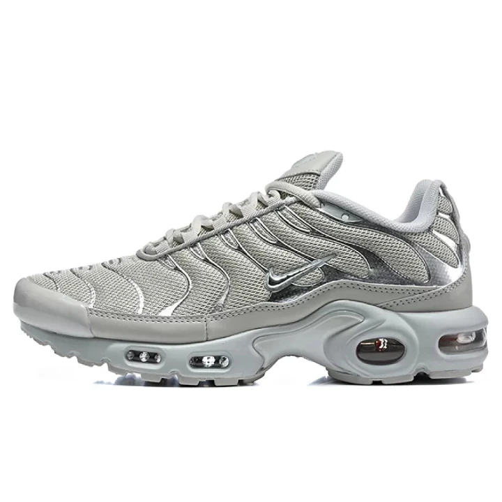 NIKE Air Max Plus