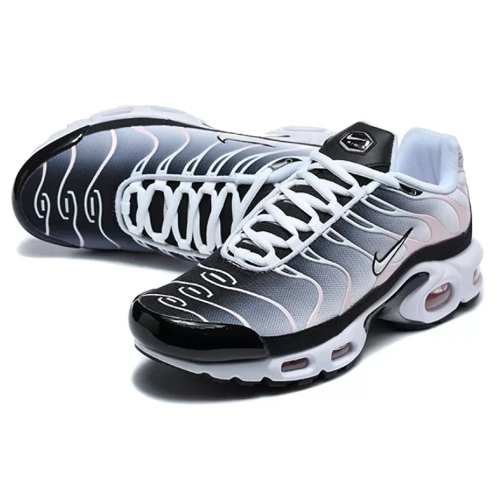 NIKE Air Max Plus
