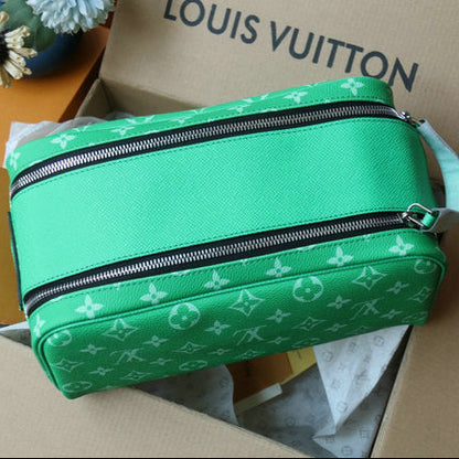 Trousse de Toilette Dopp Kit LOUIS VUITTON