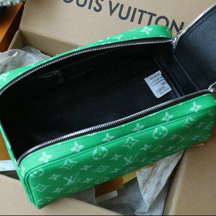 Trousse de Toilette Dopp Kit LOUIS VUITTON