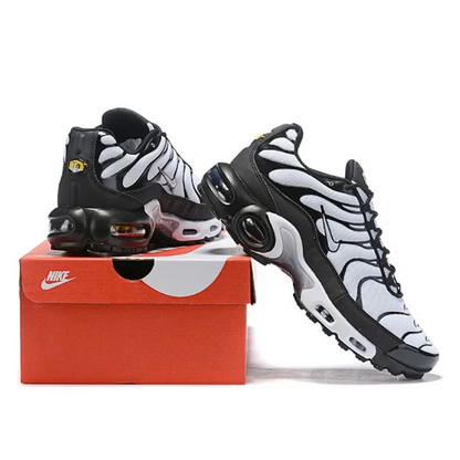 NIKE Air Max Plus "Oreo"