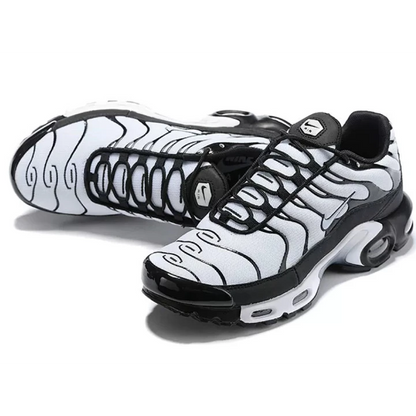 NIKE Air Max Plus "Oreo"