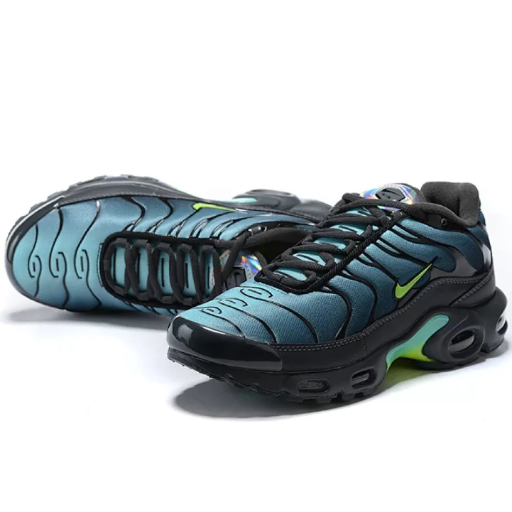 NIKE Air Max Plus