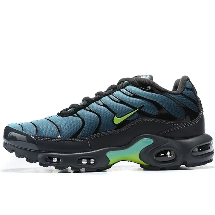 NIKE Air Max Plus