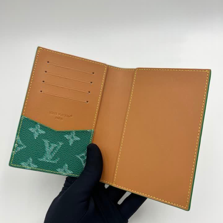 Couverture Passeport LOUIS VUITTON