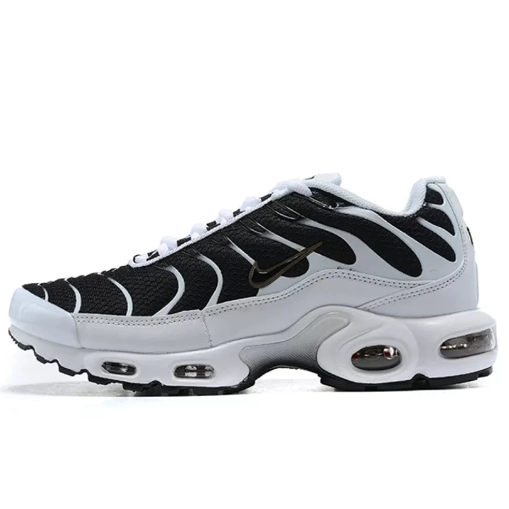 NIKE Air Max Plus "Black Metallic Pewter"