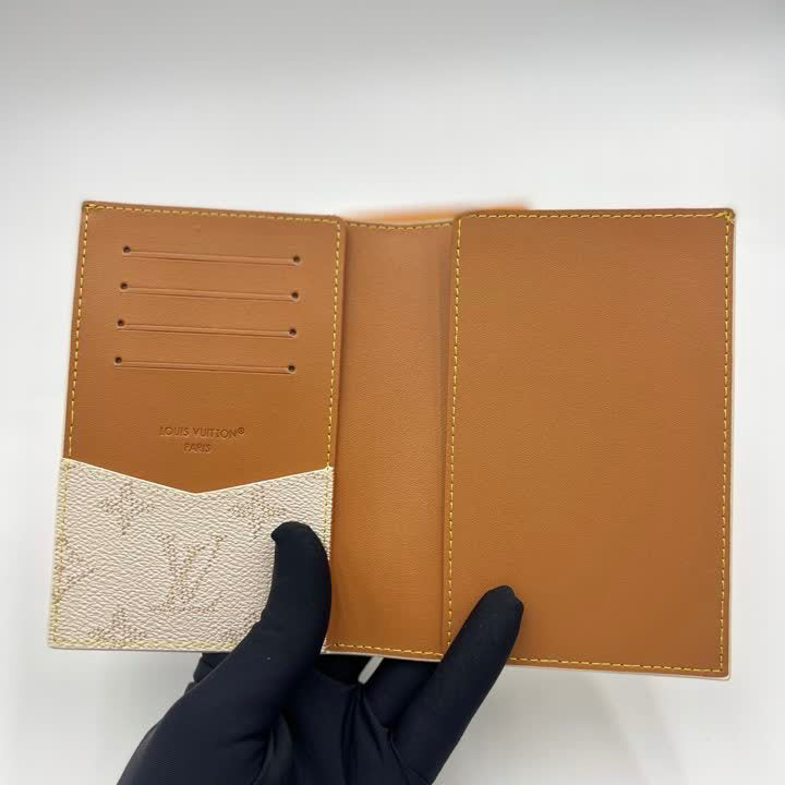 Couverture Passeport LOUIS VUITTON