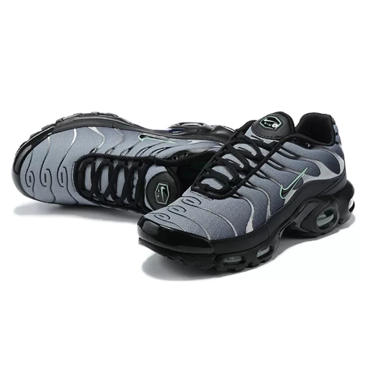 NIKE Air Max Plus