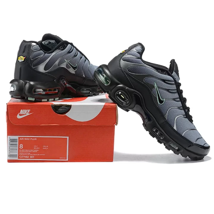 NIKE Air Max Plus