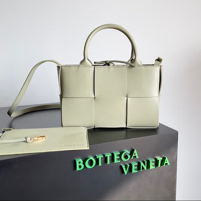 Sac Mini Fourre-Tout en Cuir BOTTEGA VENETA