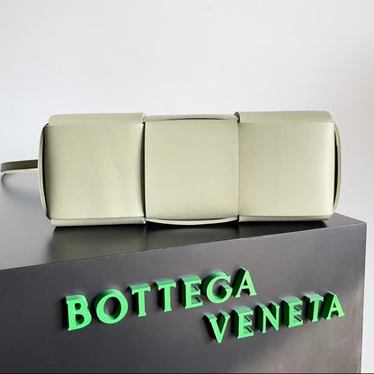 Sac Mini Fourre-Tout en Cuir BOTTEGA VENETA
